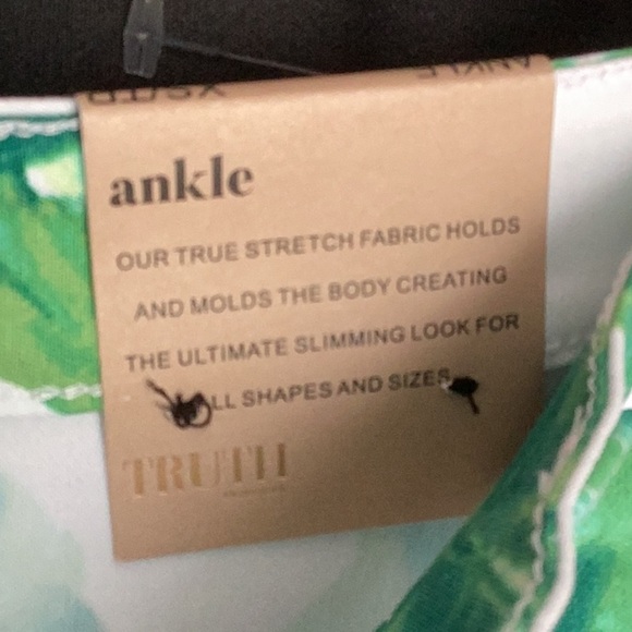 TRUTH BY REPUBLIC NWT WOMENS ANKLE STRETCH PANTS XS GREEN TROPICAL PRINT - Picture 7 of 8